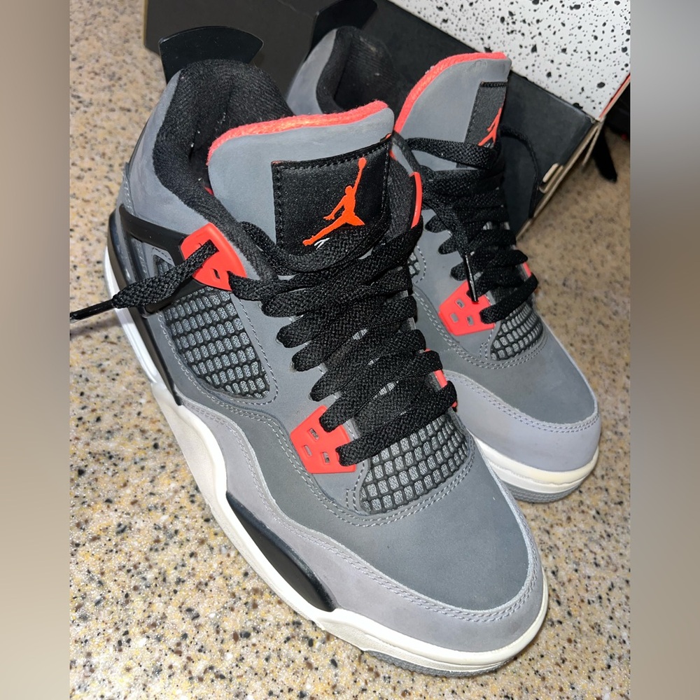 Air Jordan 4 Retro (GS) Sz: 6.5Y Women’s 8 Sneakers in Dark Gray/Infrared 23 blk